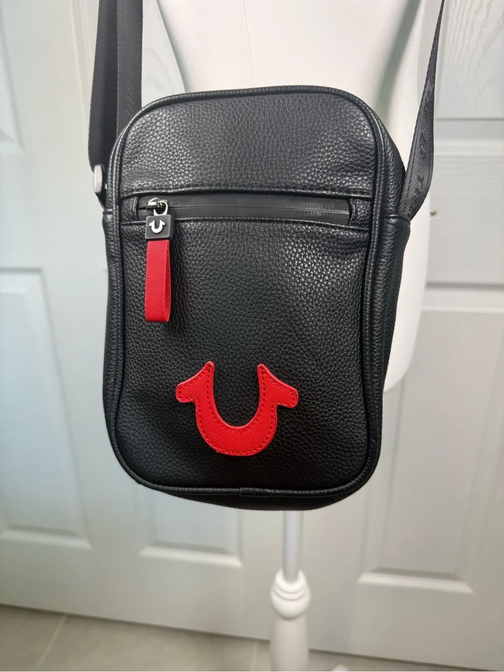 True Religion Nowak Crossbody Bag Black Faux Leather Red Zipper Logo Excellent